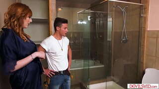 ���ಪ್ಪ ಮೊಲೆಯ ಹೆಂಡತಿ cuckolds ಪತಿ ಮೂಲಕ ಬಾಯಿಯಿಂದ ಜುಂಬು ಒಂದು ಕೊಳಾಯಿಗಾರ