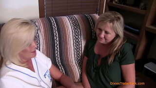 Egy MILF Nyalás Punci, Megkapja az Orgia Kezdődött