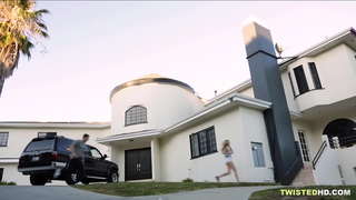 دوست پسر لعنتی در حالی که مادر پیاده روی در? خوبه!