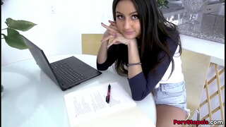 Mladi латианку трахнул u pussy pola brat s ogromnim član