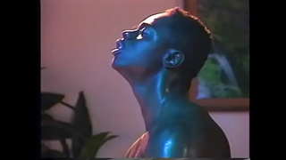 Neis ass redhead babe yn sucks ac yn fucks big black dick yn y gwely hardcore