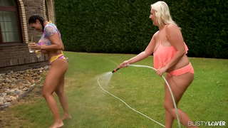 ���ೃತಕ ಲಿಂಗ ಹಾಕುವುದು ಮತ್ತು ಸ್ತನಗಳನ್ನು ಬಾಯಿಯಿಂದ ಜುಂಬು ಎರಡು ದಪ್ಪ ಮೊಲೆಯ ಲೆಸ್ಬಿಯನ್