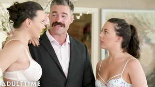 Lesbiešu Masseuses Vie Charles Dera&amp;#039; s Dick