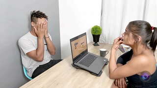 Le secrétaire le Président a Pris une Bite d&#039;un Employé Ayant