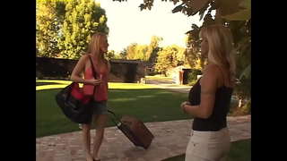 Сөйкемле яшь кызлар көллияте, алар берни скрывают - Анна, Кали, Эрик Кисс, Холли Хэлстон, Анико, Николетта