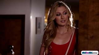 ���ኋላ ምጽአት ቅድሚያ በመስጠት እንደገና መጠቀም busty stepmom ይታያል እሷ አንድ lesbian.ወደ stepdaughter ግምገማዎች titsucked የሚሰጡዋቸውን ሰዎች milf pussy እና facesits የእሷ