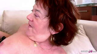 EXTREM ಹಳೆಯ ಕೆಂಪು ಜಡೆಯ ಎದೆ ತುಂಬಿದ ಕ್ಯಾಚ್ ಹವ್ಯಾಸಿ ಮತ್ತು ಕರಡಿ ಸೆಕ್ಸ್ ಮೂಲಕ ಯುವ ವ್ಯಕ್ತಿ