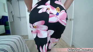 ���ಲತಾಯಿ ಕೆಲವು ಸಮಸ್ಯೆಗಳನ್ನು ಹೊಂದಿದೆ ಅವಳು nymphomaniac ಮತ್ತು ಅವರು cant ಬಿಟ್ಟು