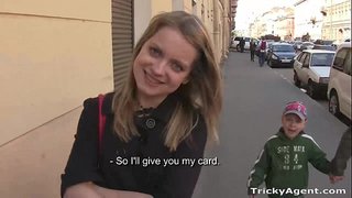 Лукав агент - мокро Јој маца и тугая