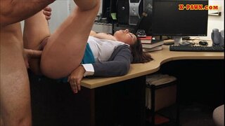 Латиноамериканка böyük сиськами обменивает öz pişik pul