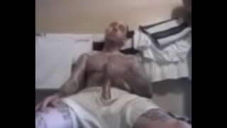 Vit kille, stor dildo, cum skott