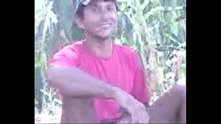 ���్నేహితుడు సహచరులు చూపుతోంది మొడ్డ పని సమయంలో బ్రేక్