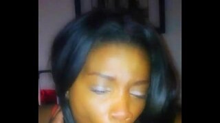 DaRealAnisa በግራ ዎች.