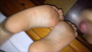 Gozando nas solas n 39 da minhâ amiga gostosa