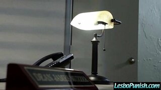 (דזשעננאַ דזשעוועלס) גירלס אין לעסבאָ סצענע פּלייינג שווער מיט געשלעכט דילדאָס פֿילם-23