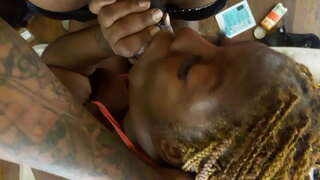 گہری حلق میلا سر سے موٹی