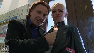 ���िवियन गिर जाता है, paparazzi के लिए शिकार .....