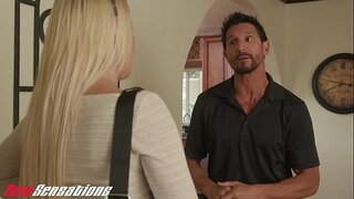 Плавуша Са Великим Певају Спреман За Траху