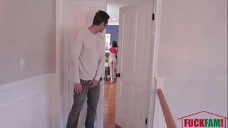 Spuit zaad op Stepsister &amp; # 039; s gezicht - harmonie Wonder