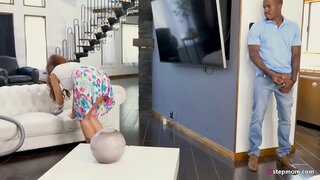 Besar Hitam Cock mencari pelipur lara dengan seksi horny MILF