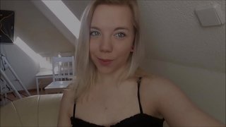 ���ુવાન સુંદર છે fucked અને છાંટી પર