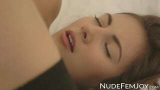 ���िग titted दाट तपकिरी रंगाचा केसाची व्यक्ती एका व्यक्तीने म्हणायचे गीत पुच्ची घासून उमटवलेला ठसा