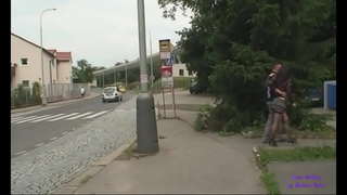 Ottaa nuori huora vittu sillan alla puistossa