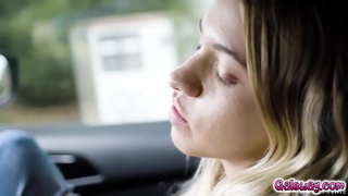 Khloe शरणागती from मांजर तापट स्पर्श केला म्हणून ती अप झेल उष्णता क्षण