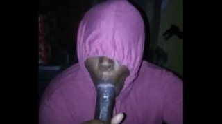 Черный bbw всасывает сперму из члена друга